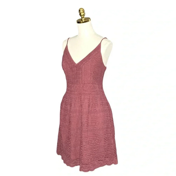 ABERCROMBIE & FITCH | Dusty Rose Eyelet Crochet Smoked Back Dress Size L - Picture 3 of 10